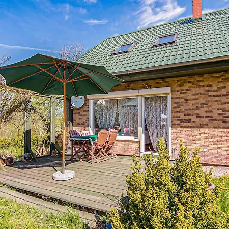 Pet Friendly In With Kitchen *